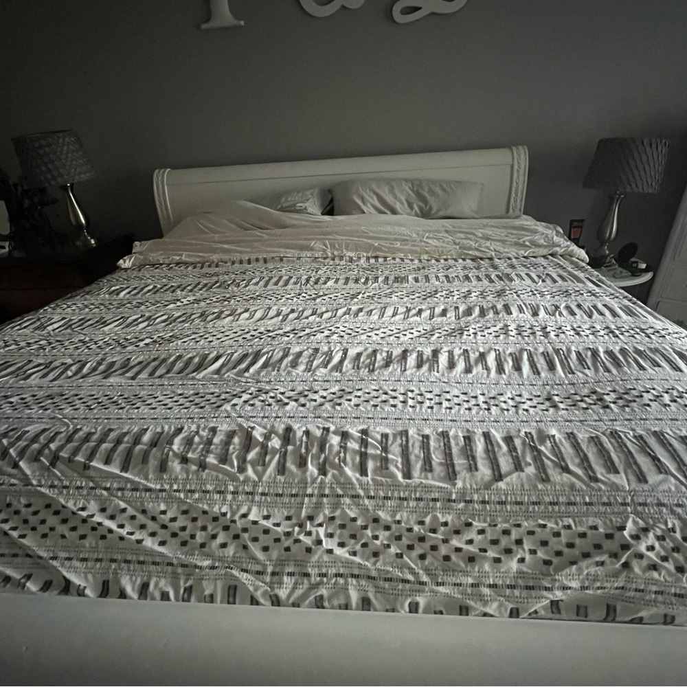 Elegant Black and Gray Patterned Bedding Set. 100% Cotton